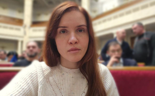 
                    Верховная рада поддержала исключение депутата Безуглой с заседаний
                