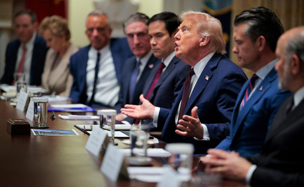 
                    Трамп допустил экономическую войну, если не будет урегулирования
                