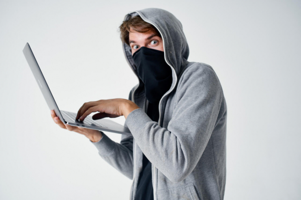 Пять ответов мошенникам по телефону, чтобы те тут же повесили трубку 