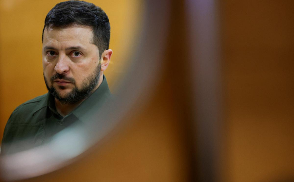 
                    FT сообщила о готовности Зеленского к &laquo;удобоваримому компромиссу&raquo;
                