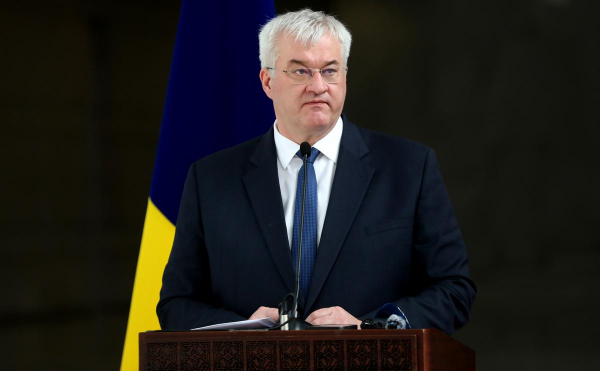 
                    Киев заявил о готовности ко встрече лидеров в любом формате и месте
                