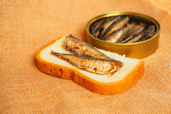 Выбираем самые вкусные шпроты &mdash; все написано на консервной банке