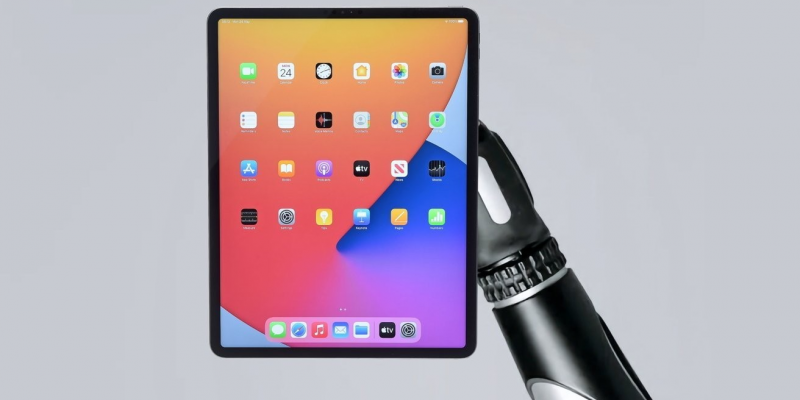 Bloomberg раскрыл грандиозные планы Apple: робот, умный дисплей и новый ИИ-помощник в упаковке Siri