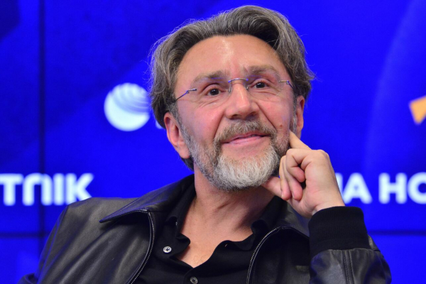 Шнуров отреагировал на запрет своих песен по решению суда: &laquo;Подросткам не предназначены&raquo;