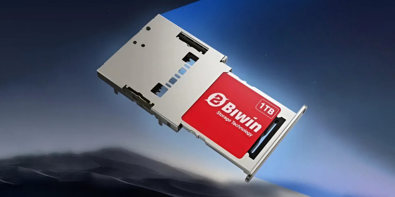 В Китае представили миниатюрный SSD &mdash; он чуть больше microSD и вставляется как SIM-карта