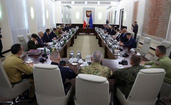 
                    Белоруссия предупредила Польшу о полете дронов к границе и сбила часть
                