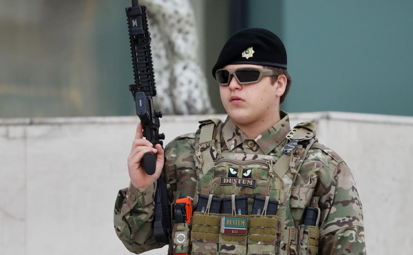 
                    Сын Кадырова Адам показал часы с бриллиантами за 41 млн руб.
                