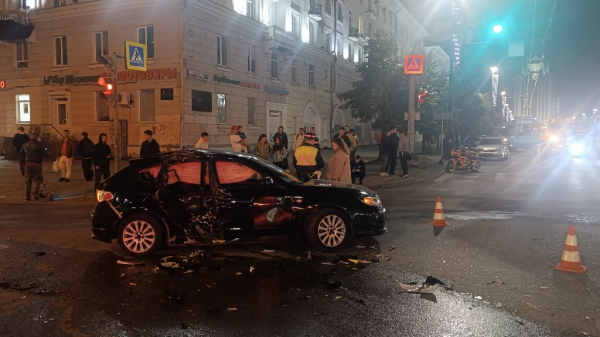Страшное ДТП, мгновенно убившее мотоциклиста, попало на видео