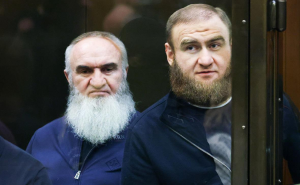
                    Осужденный экс-сенатор Арашуков попросился на военную операцию
                