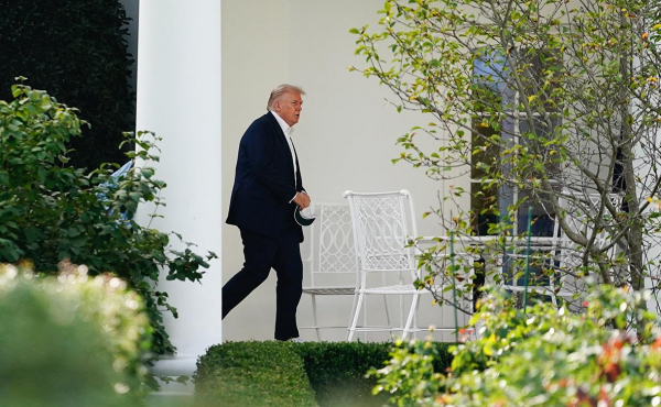
                    WP узнала о решении Трампа поехать на встречу генералов с Хегсетом
                