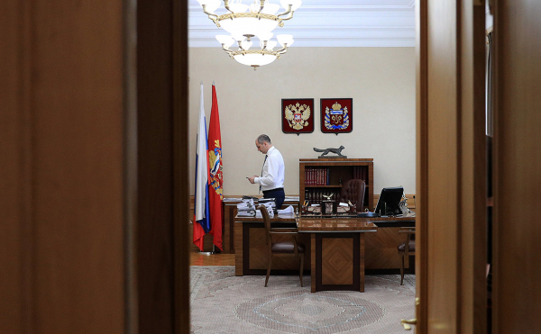 
                    Политологи назвали семь губернаторов в &laquo;красной зоне&raquo;
                