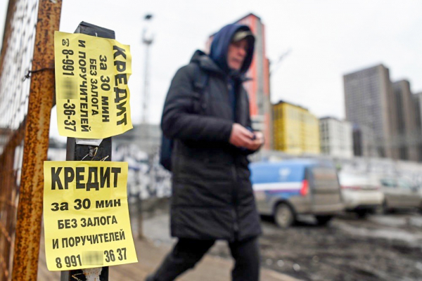 Трехдневная пауза и не более одного займа в руки. Как россиян будут защищать от кабалы микрокредиторов