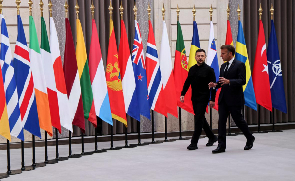 
                    Три страны ЕС отказались отправлять войска на Украину в рамках гарантий
                