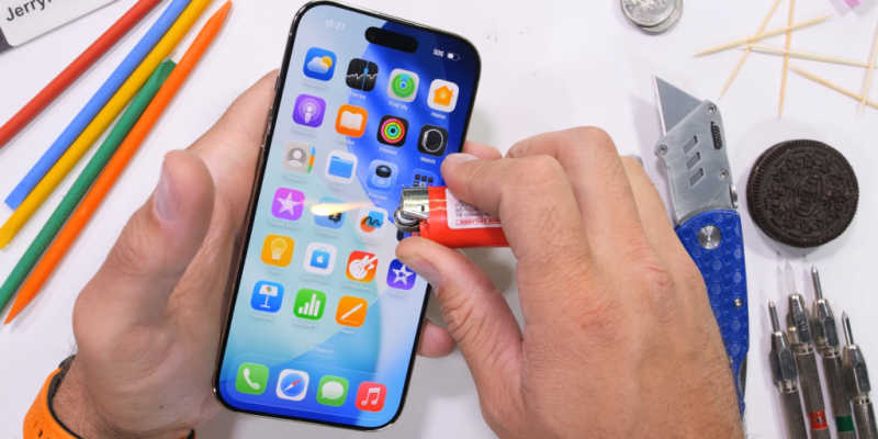 Блогер попытался согнуть iPhone Air &mdash; потребовался кран