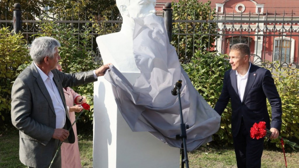 Родственник Феликса Дзержинского открыл памятник предку в Нижнем Тагиле (ФОТО)