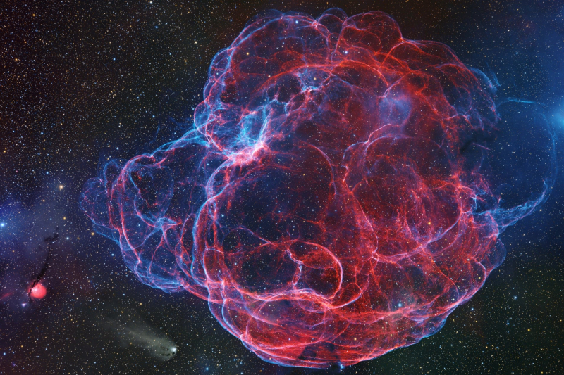 Солнечная бездна и огромная комета: 20 лучших фото с Astronomy Photographer of the Year&nbsp;2025