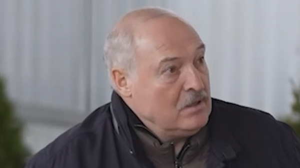 
                    Лукашенко заявил, что &laquo;послал на&raquo; США за просьбу извиниться перед Литвой
                