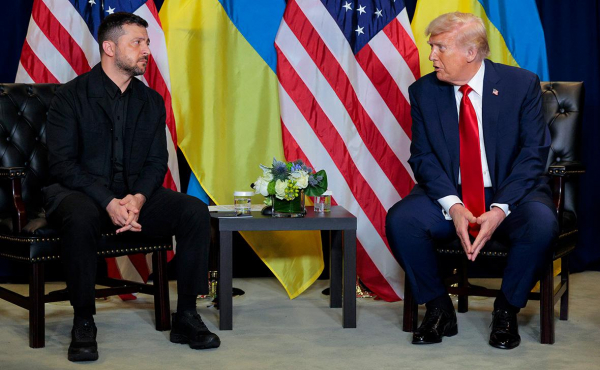 
                    Зеленский второй раз за два дня поговорил с Трампом
                