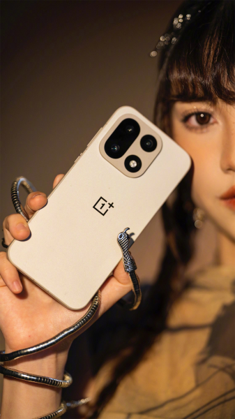 Подробные характеристики и фото OnePlus 15 попали в&nbsp;Сеть