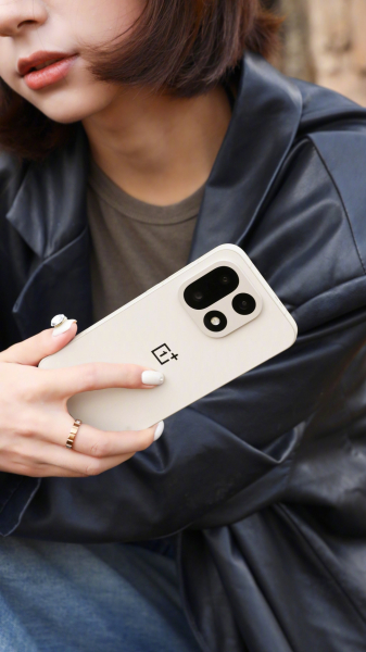 Подробные характеристики и фото OnePlus 15 попали в&nbsp;Сеть
