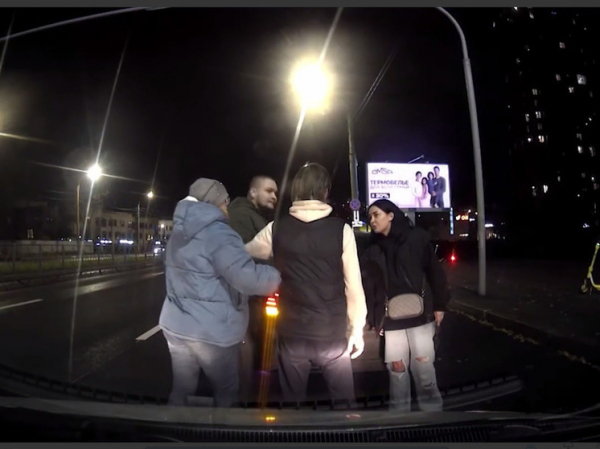 В Петербурге в ходе конфликта после ДТП женщине сломали челюсть