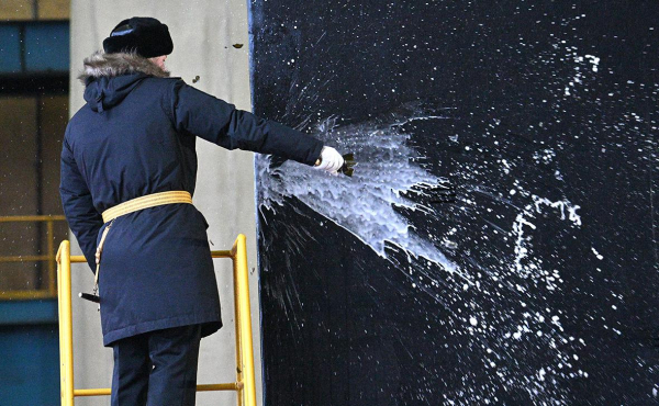 
                    В Северодвинске спустили на воду атомную подводную лодку &laquo;Хабаровск&raquo;
                