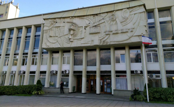 
                    Силовики пришли в администрацию Ялты и задержали заместителя мэра
                