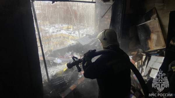 40 человек эвакуировались при пожаре в жилом доме на Уралмаше